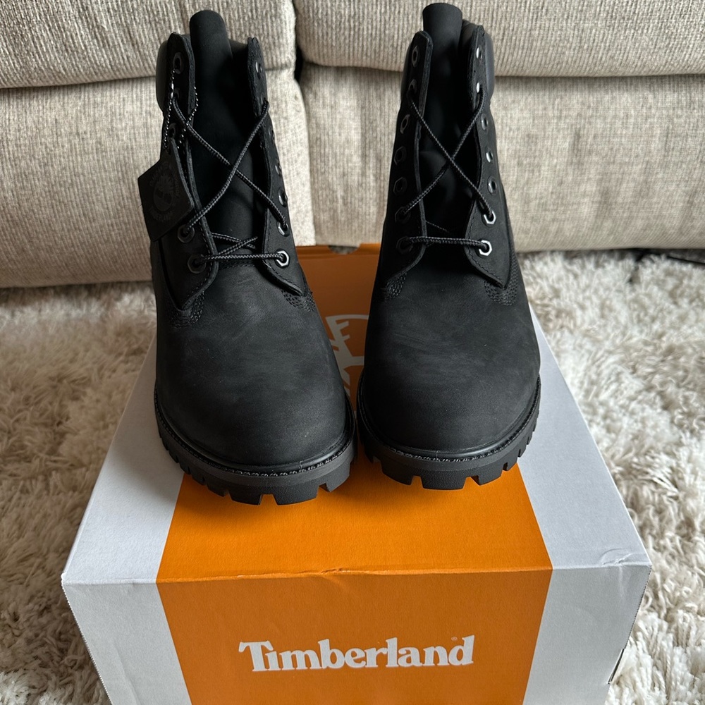 Men’s Timberland Premium 6-inch lace waterproof boots in black - size 9.5M NWT